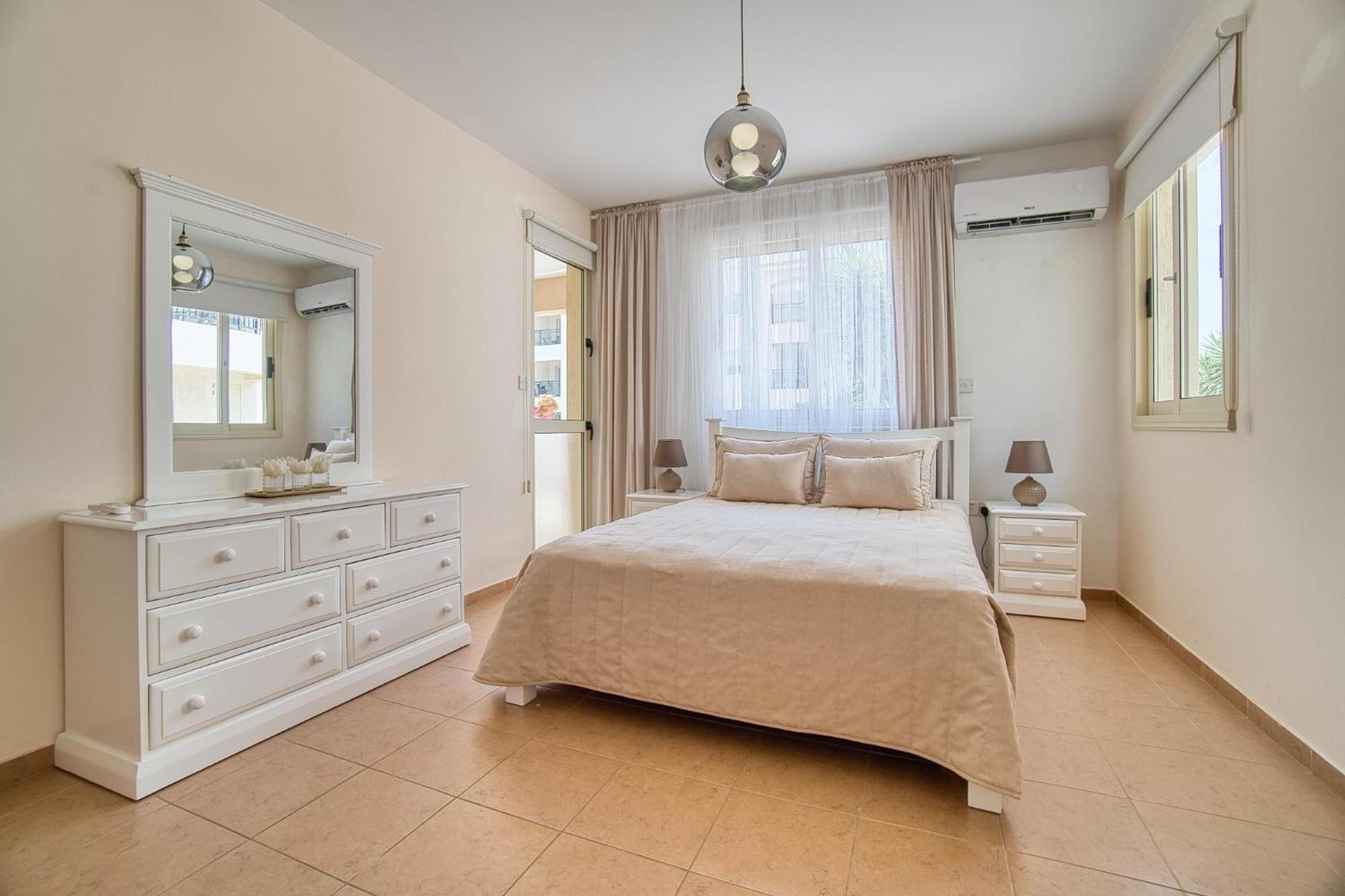 Royal Seacrest F G6 Apartment Пафос Екстериор снимка