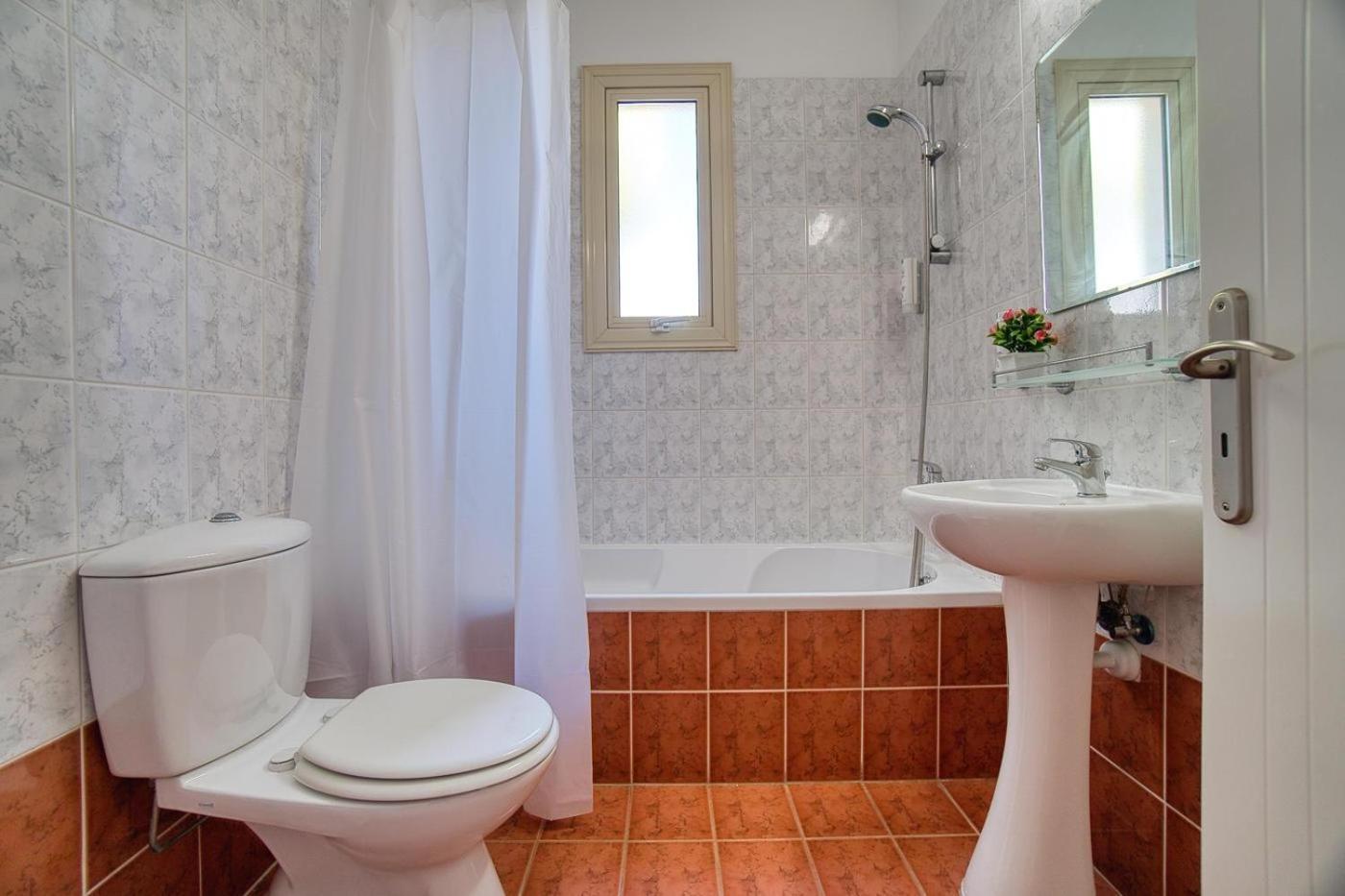 Royal Seacrest F G6 Apartment Пафос Екстериор снимка